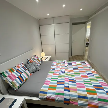 Sony Alloggio in famiglia *